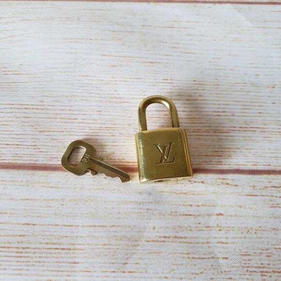 Authentic Louis Vuitton #301 Lock and Key Set Brass 300 Series Padlock - Picture 11 of 11